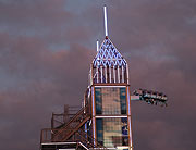 Beim Sky Loop ragt man aus dem Turm.... (©Foto: Martin Schmittz)
